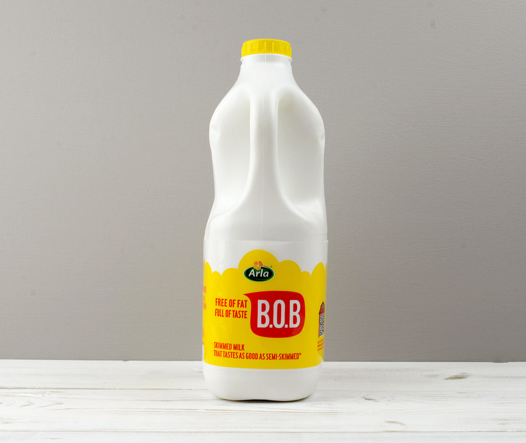 Arla BOB 2 litres of skimmed milk with yellow bottle cap